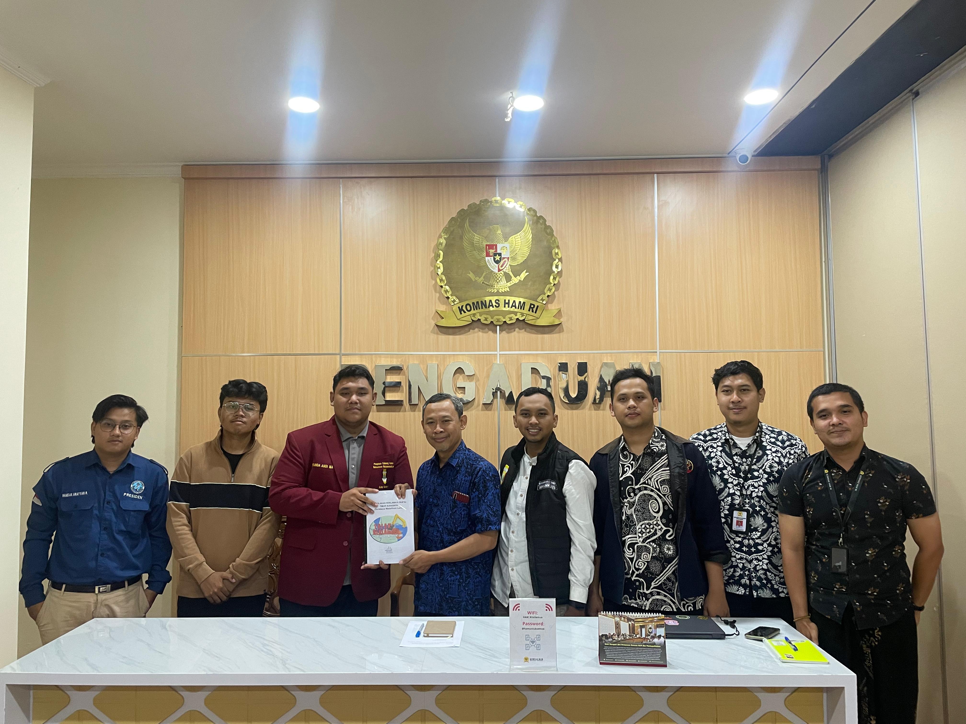 Mahasiswa dan Organisasi Muhammadiyah Surabaya juga melayangkan surat kepada Ombudsman